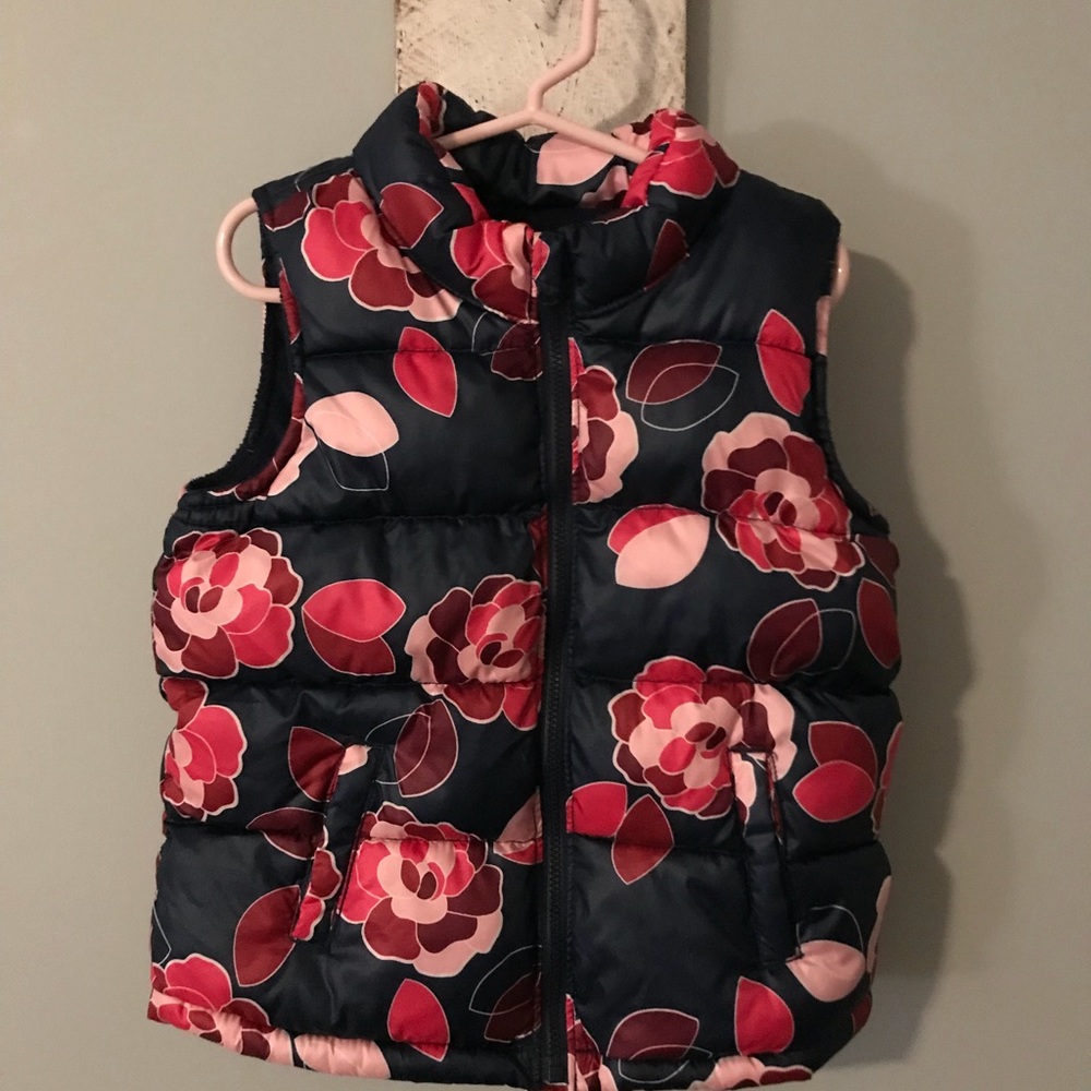 Kids Old Navy pink floral vest. 5T.